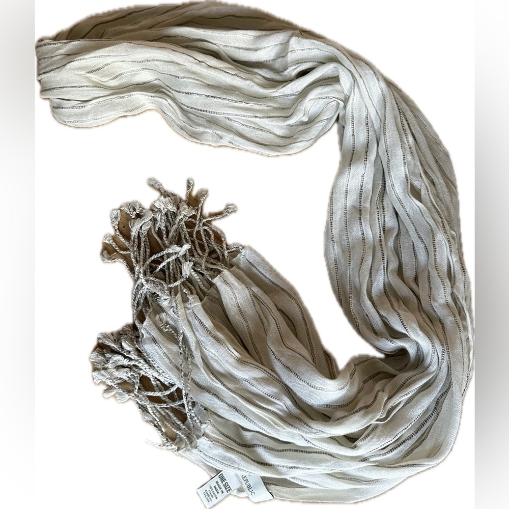 Banana Republic Bamboo and Silk Scarf - Picture 3 of 6